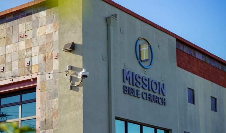 La misión de la iglesia según la Biblia: Una guía fundamental