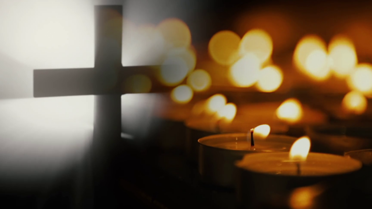 Consejos para rezar por el descanso eterno de un difunto católico