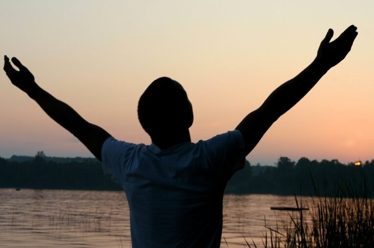 El significado bíblico de la inmolación: entrega total y sacrificio en la fe